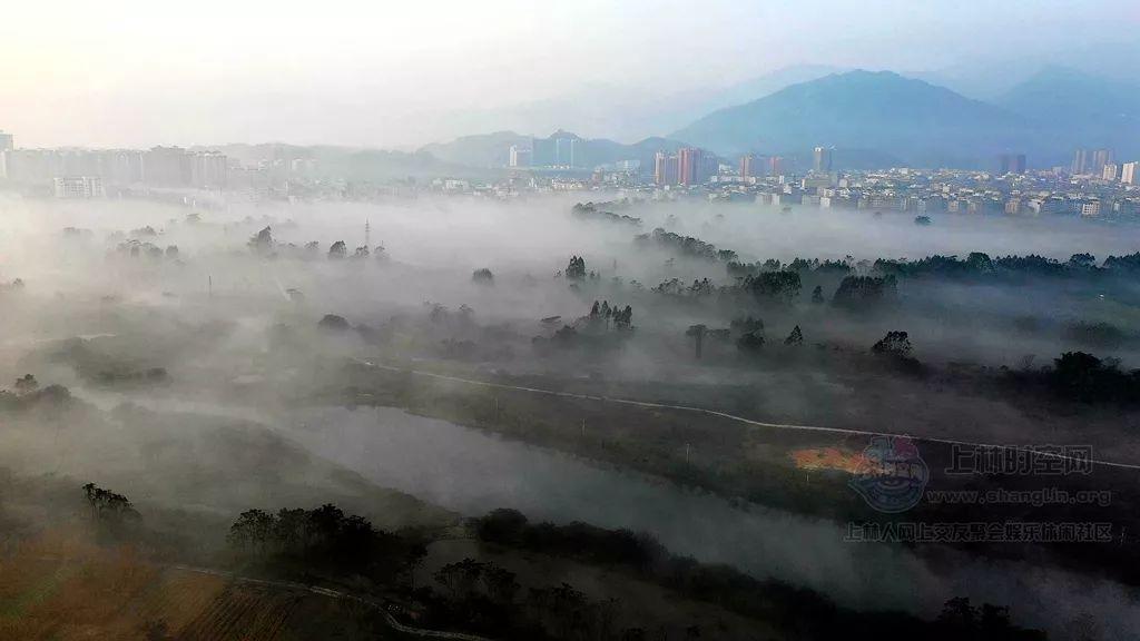 今晚台州因雨雪发生连环车祸?多条道路所有入口封闭!当地交警回应橙柿:发生数起多车相撞事故,目前无人员伤亡